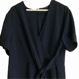 𝅺BEAUTIFUL dressy romper, new without tags, size xxl.  Navy colour.